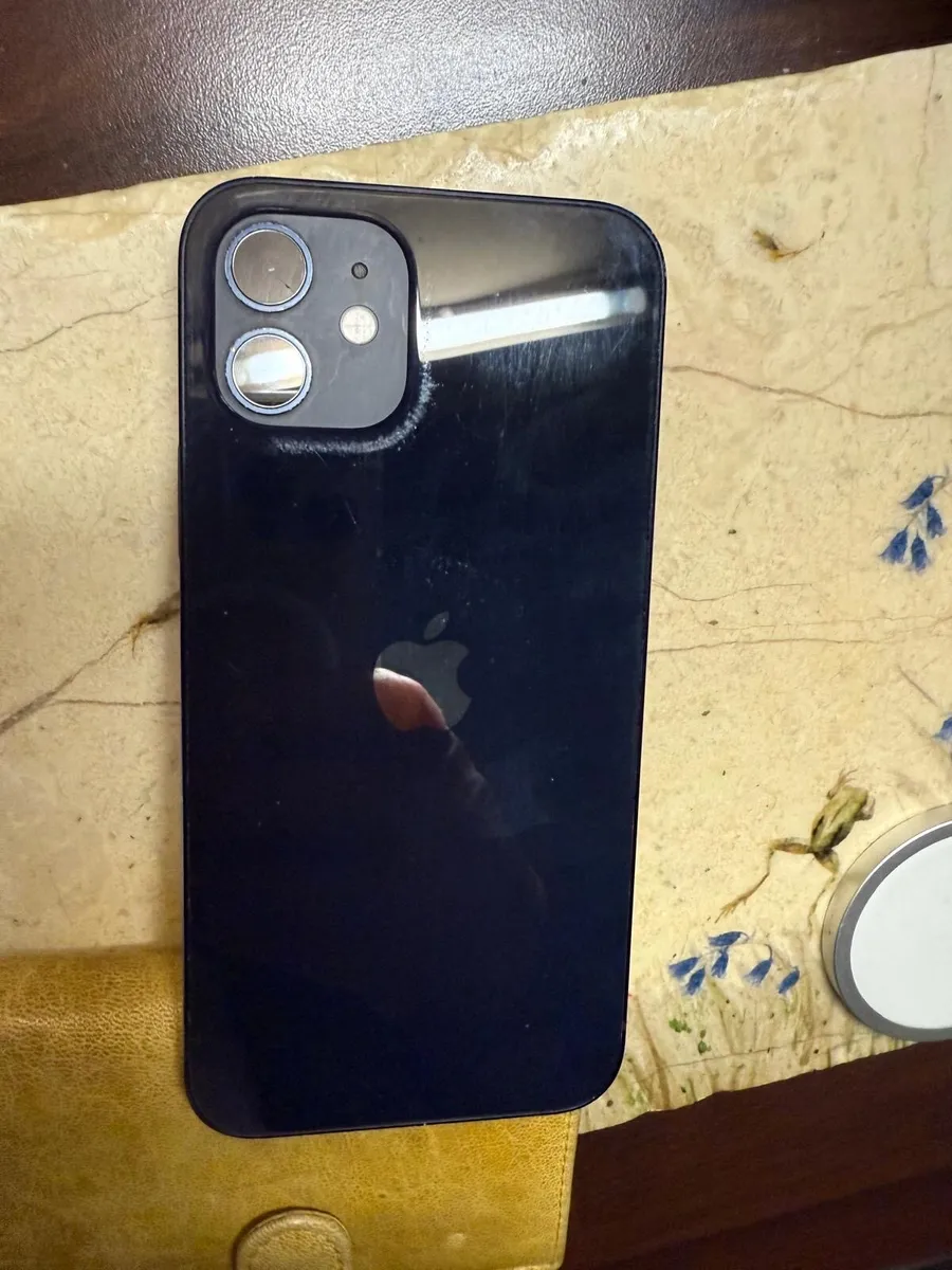 iPhone 12 - Image 4