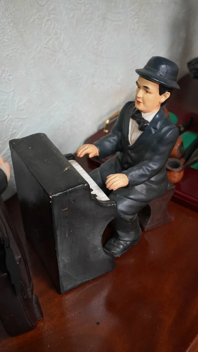Laurel & Hardy Ceramic Jazz Duo Figurine Set - Image 4