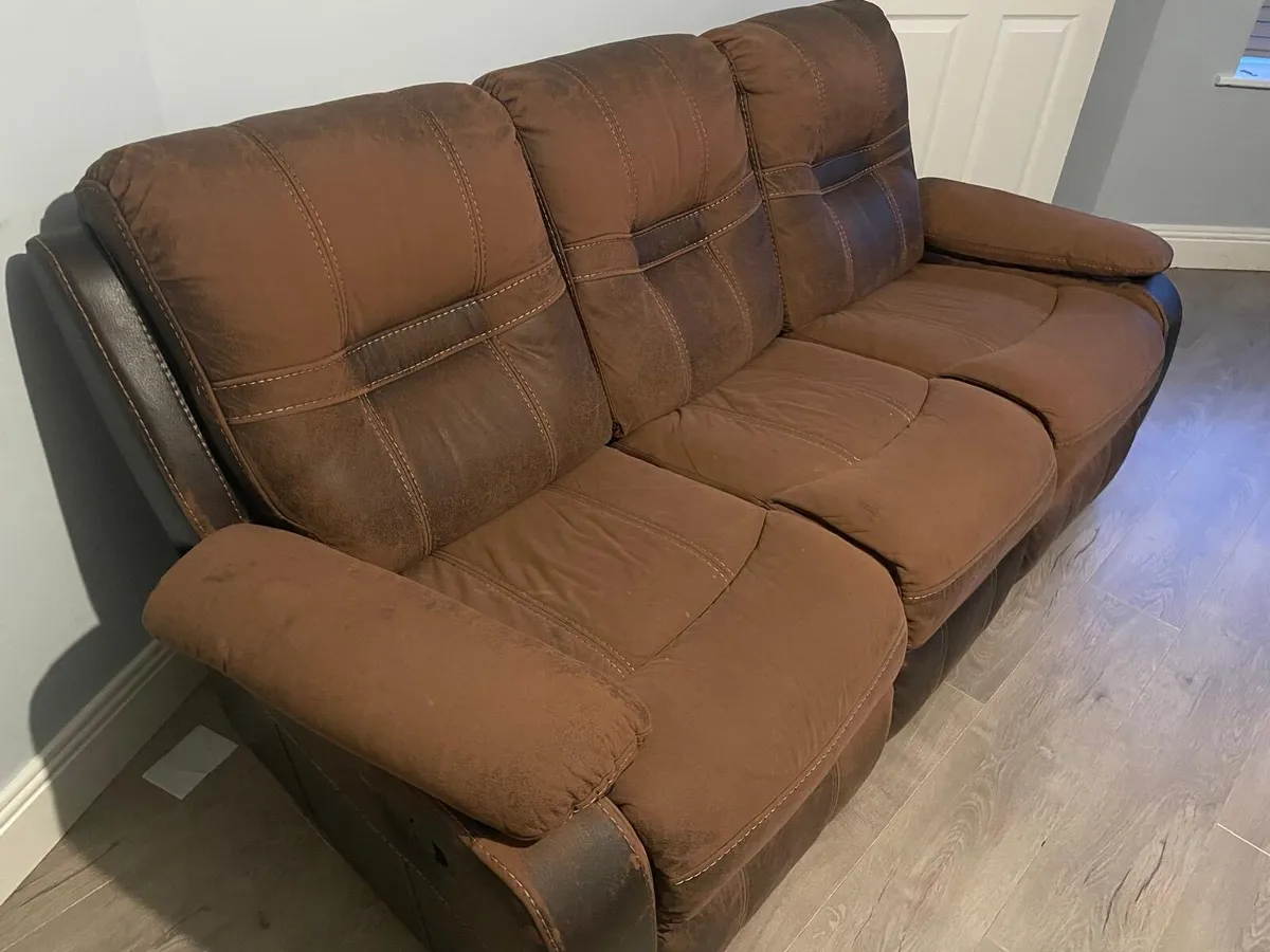 3 seater Recliner sofa and 2 seater sofa - Image 1