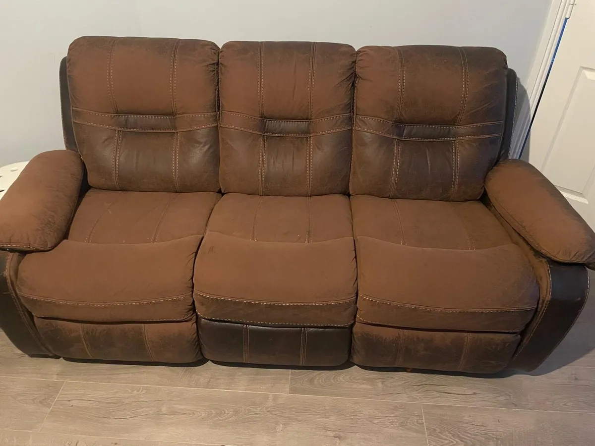 3 seater Recliner sofa and 2 seater sofa - Image 3