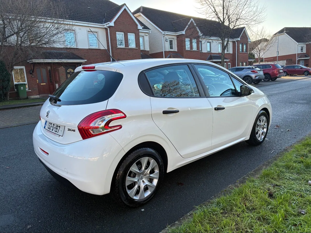 Peugeot 208 petrol - Image 2