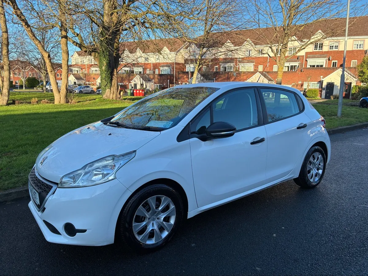 Peugeot 208 petrol - Image 3