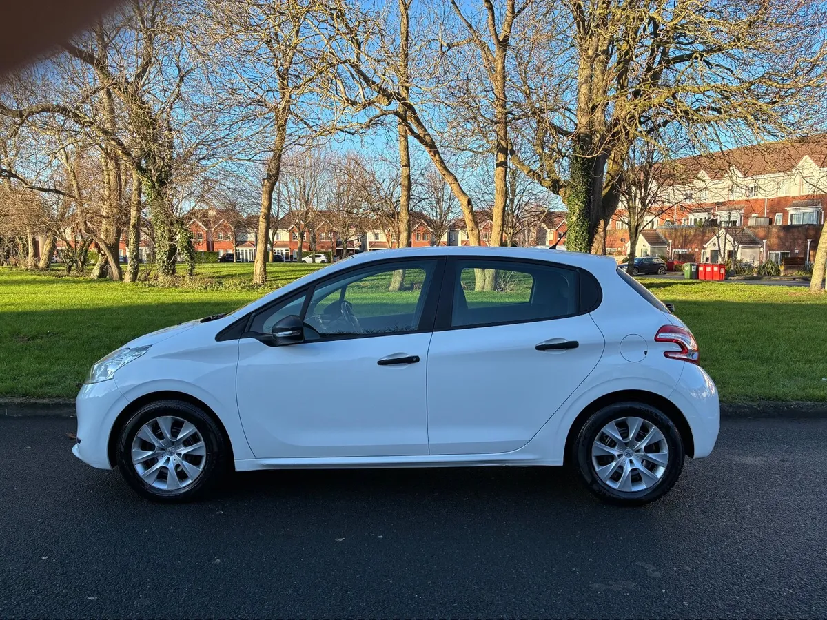 Peugeot 208 petrol - Image 4