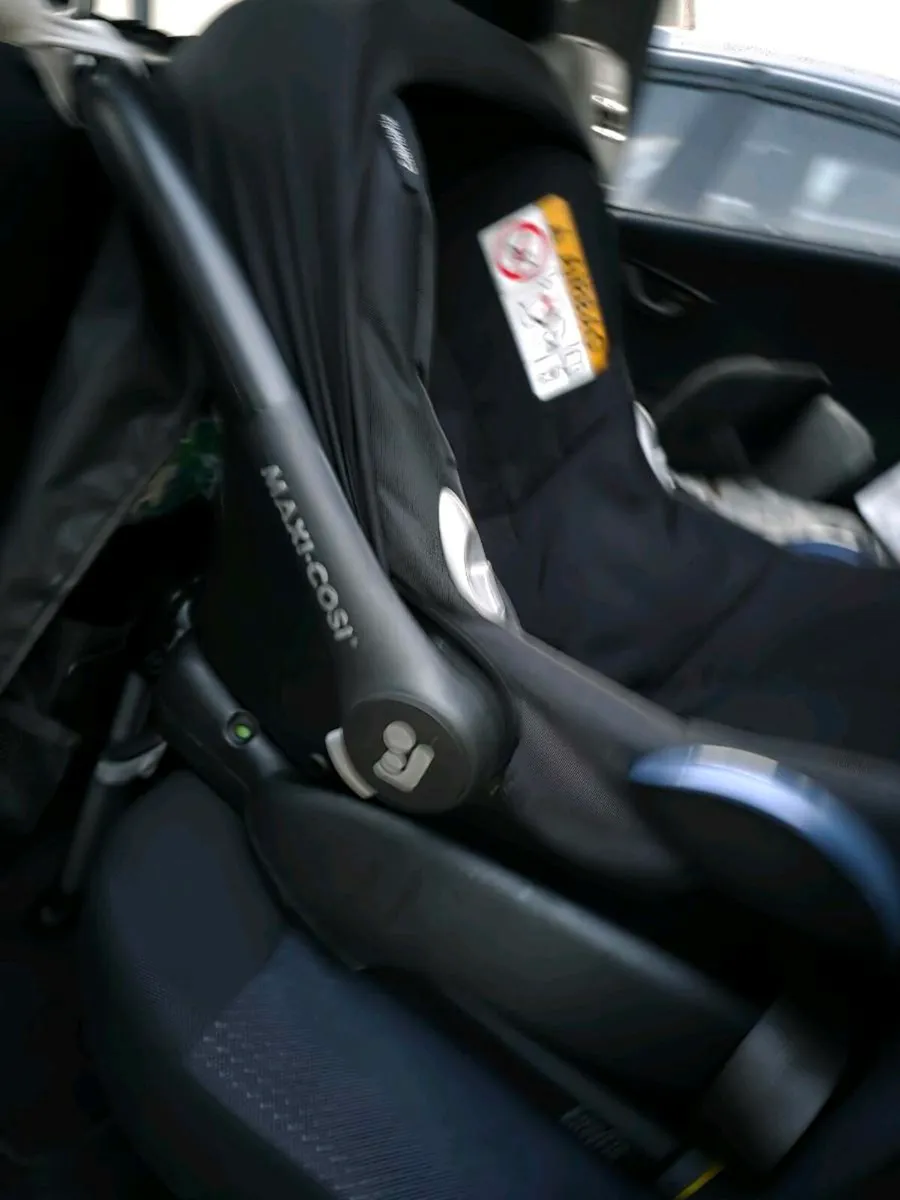 Maxi-Cosi baby car seat with two isofixes - Image 2