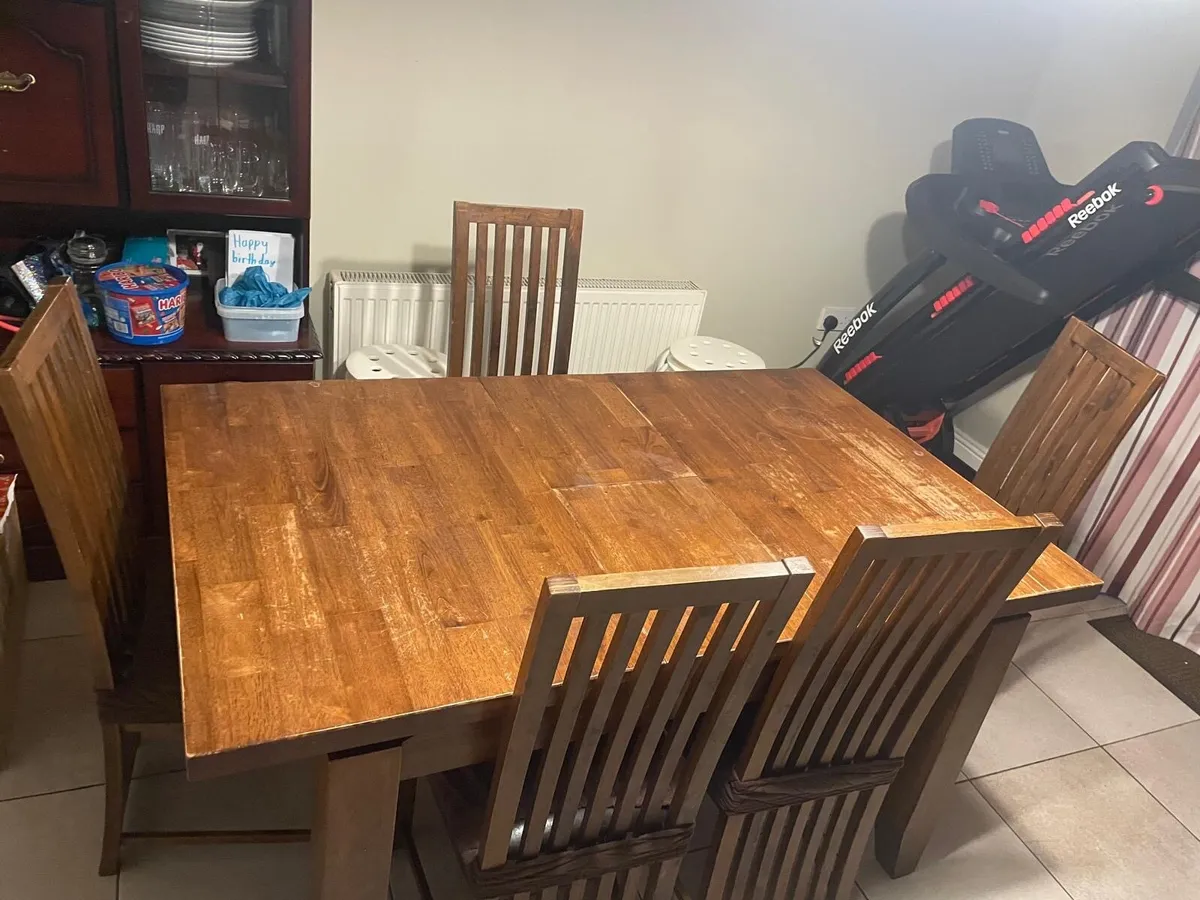 Extendable dining table and 5 chairs - Image 1