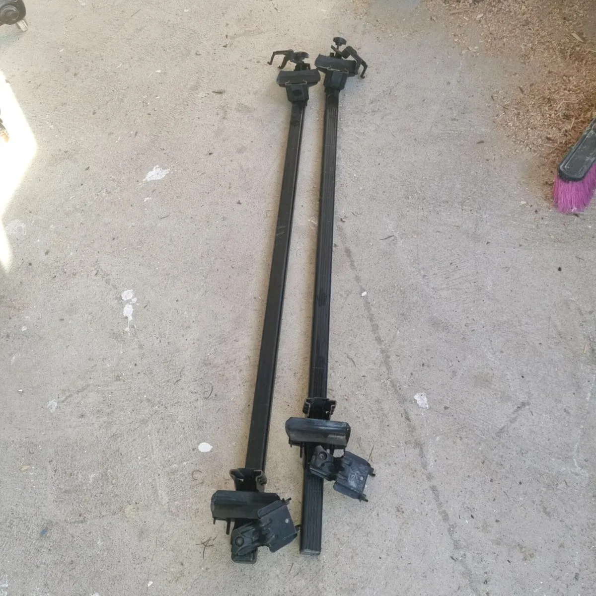 Thule Roof Bars - Image 1