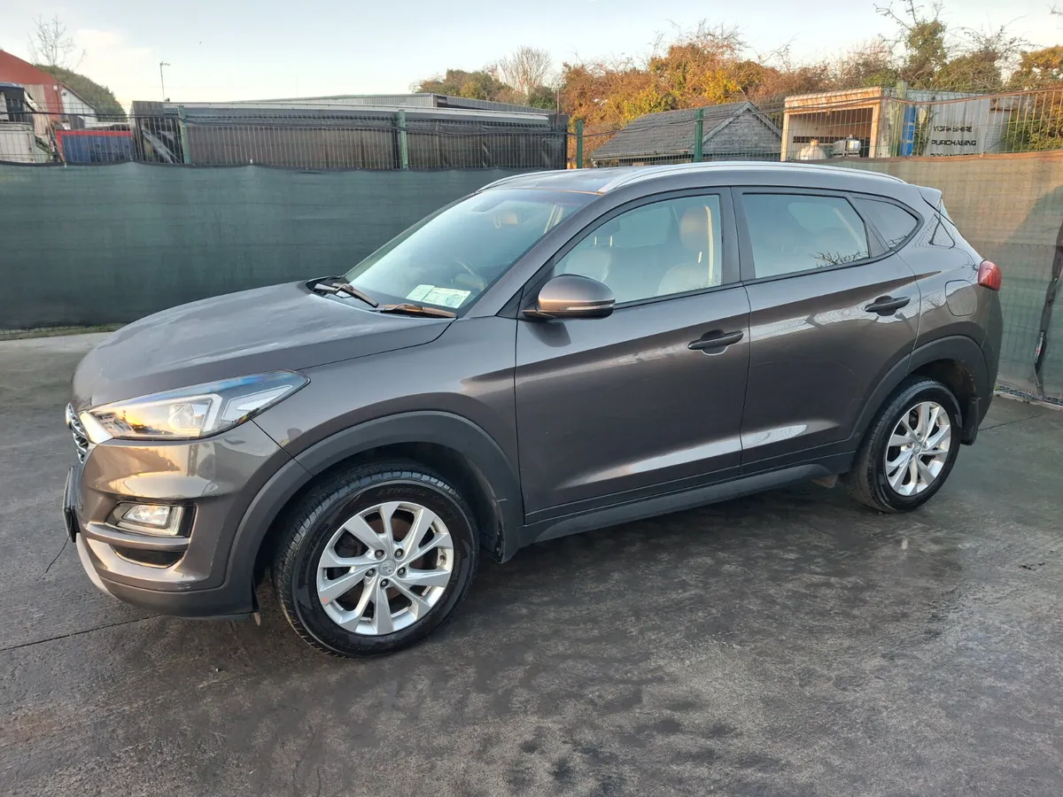 192 Hyundai Tucson  Excetutive Light Damage - Image 1