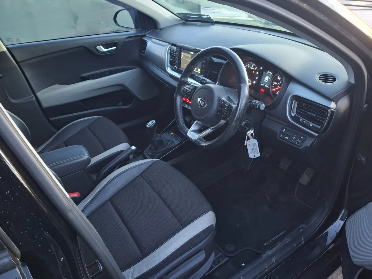 192 Kia Stonic  Light Damage - Image 4