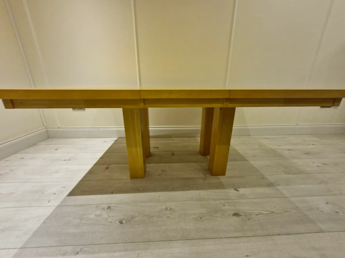 Kitchen table - Image 1