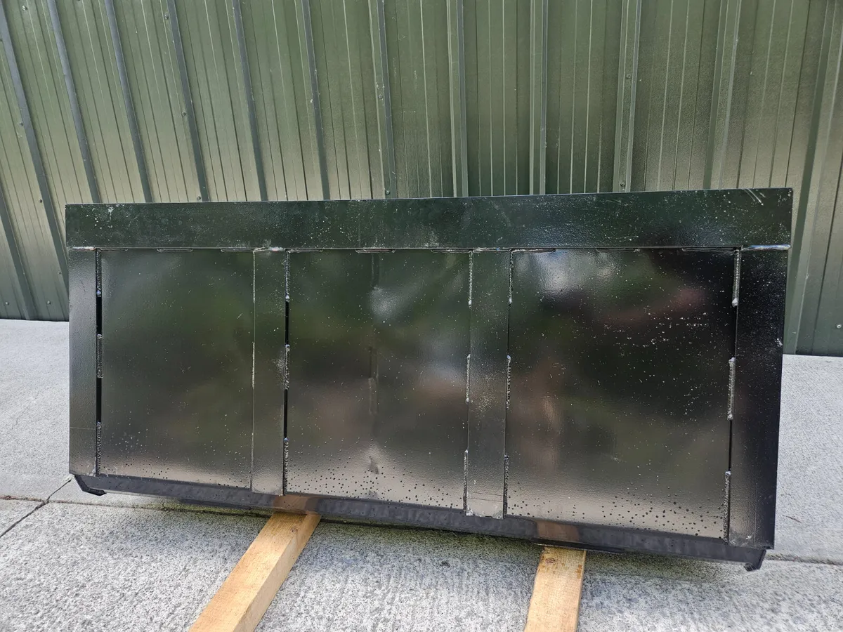 1.6 metre Rhino heavy duty volume buckets - Image 4