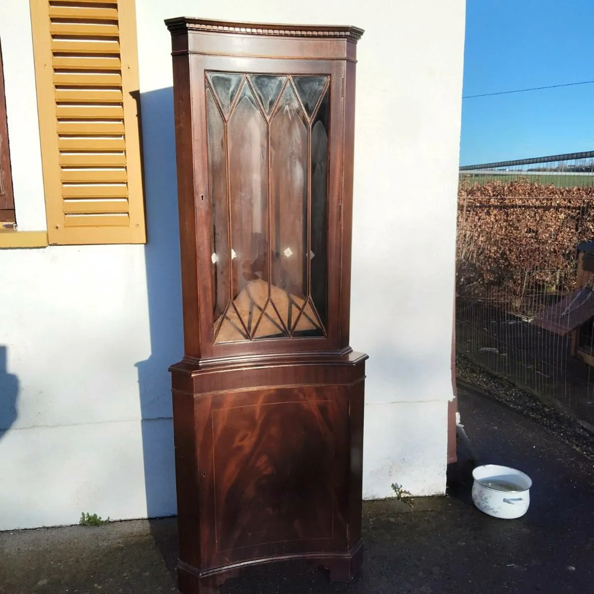 Corner Display Csbinet - Image 1