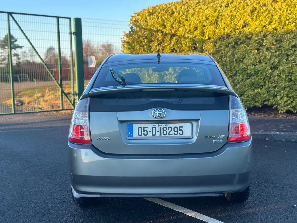 Automatic Toyota prius hybrid 1.5 petrol - Image 2