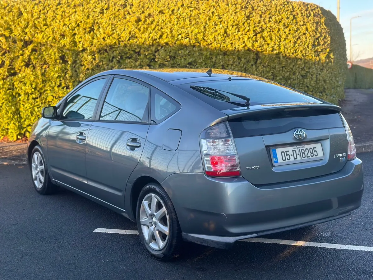 Automatic Toyota prius hybrid 1.5 petrol - Image 3