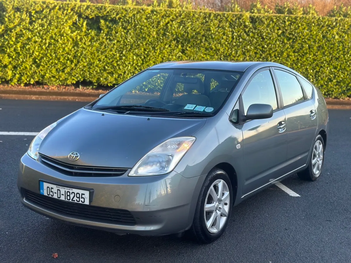 Automatic Toyota prius hybrid 1.5 petrol - Image 4
