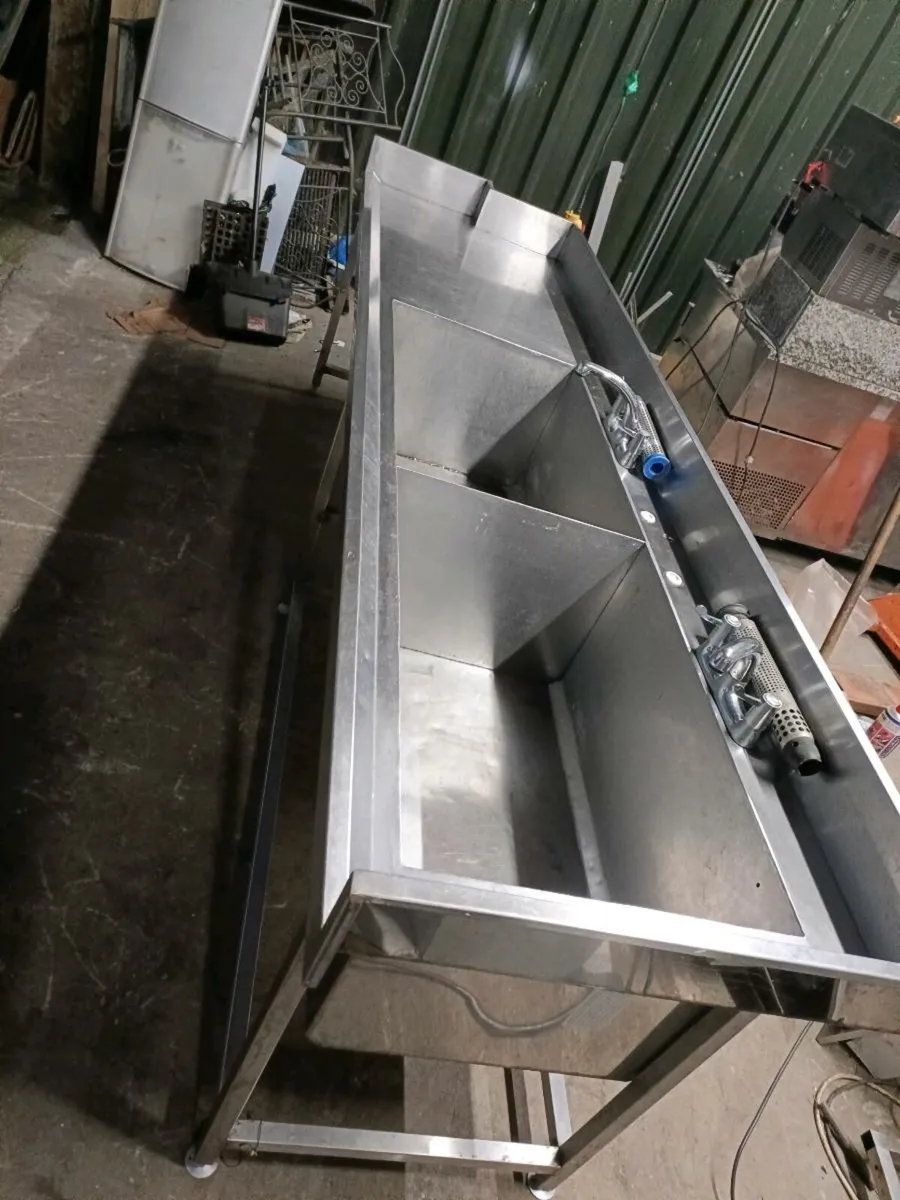 Large double deep sink - Image 1