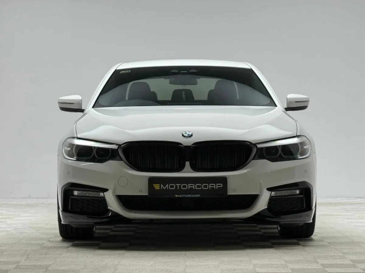 BMW 5-Series 520i M SPORT - Image 2