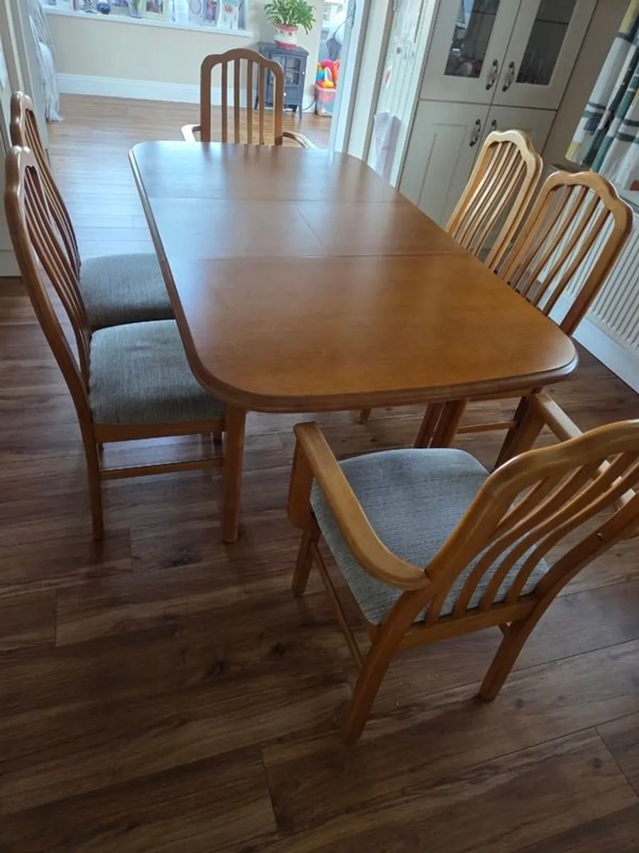 Dining table - Image 1