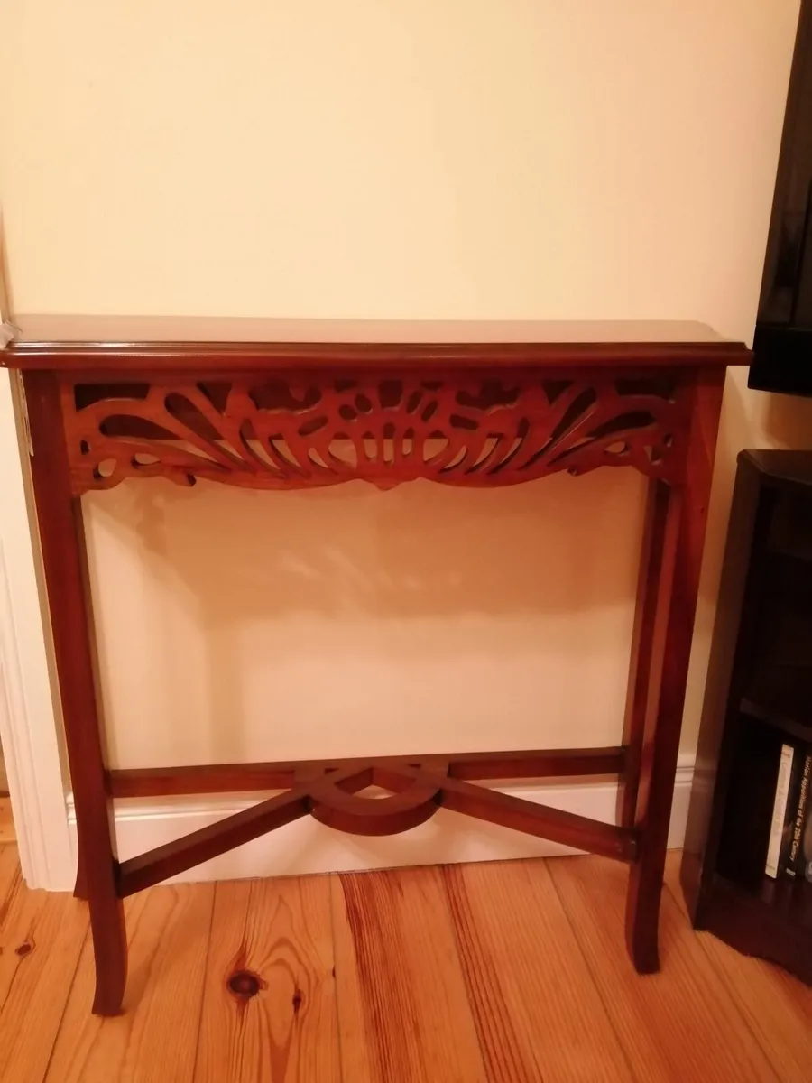 Ornate bucket chair and occasional table - Image 2