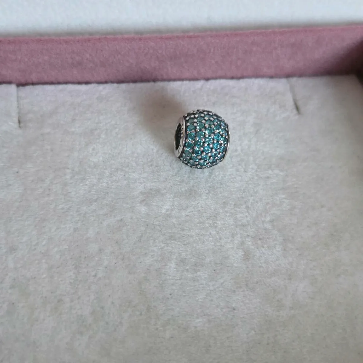 Pandora charm  stones sparkling green - Image 2