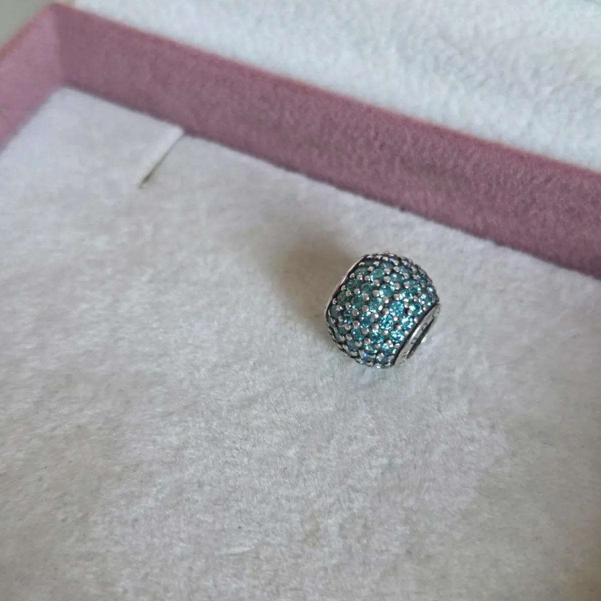 Pandora charm  stones sparkling green - Image 3