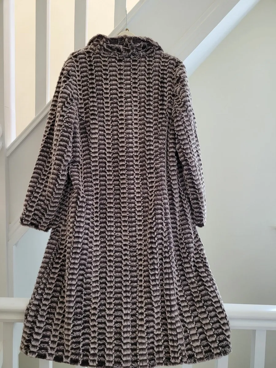 Womens Coat Size 14 - Image 2