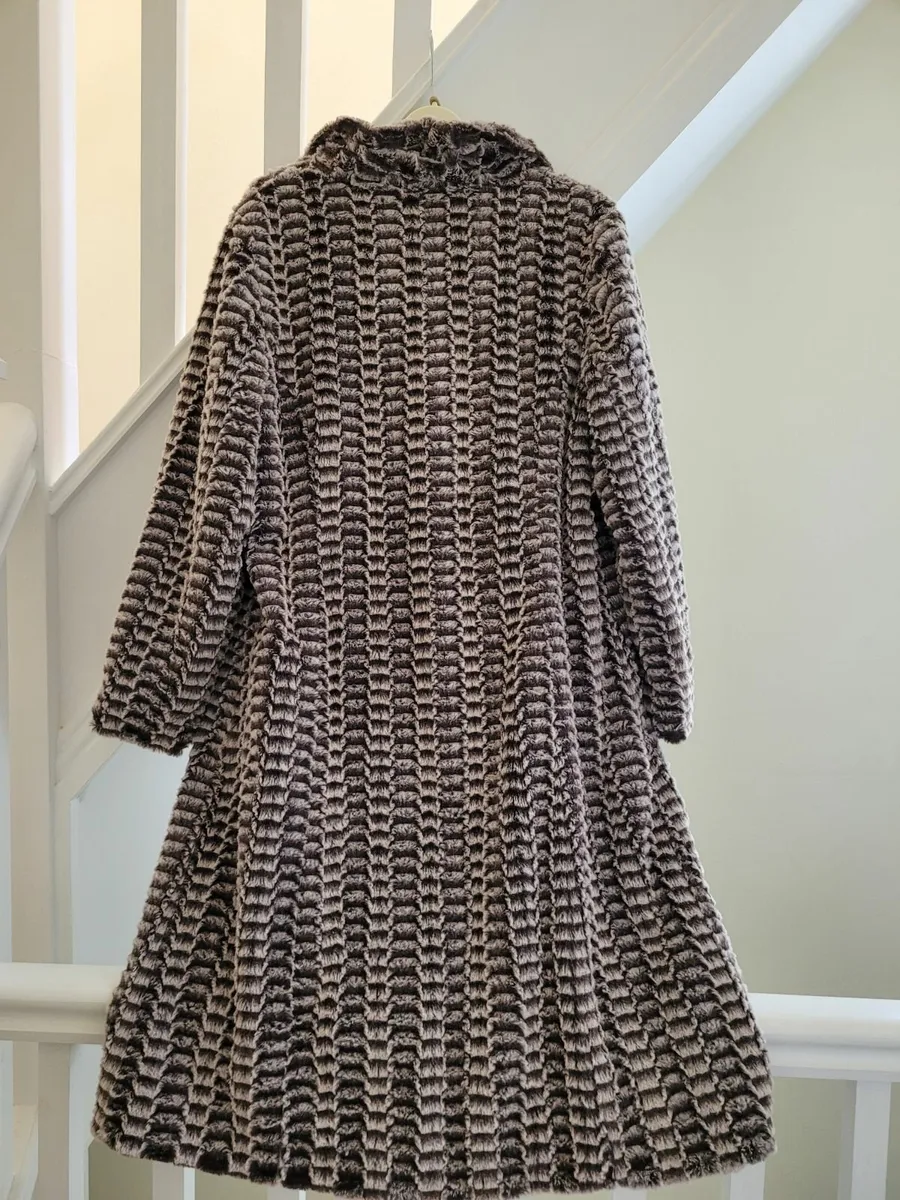 Womens Coat Size 14 - Image 3