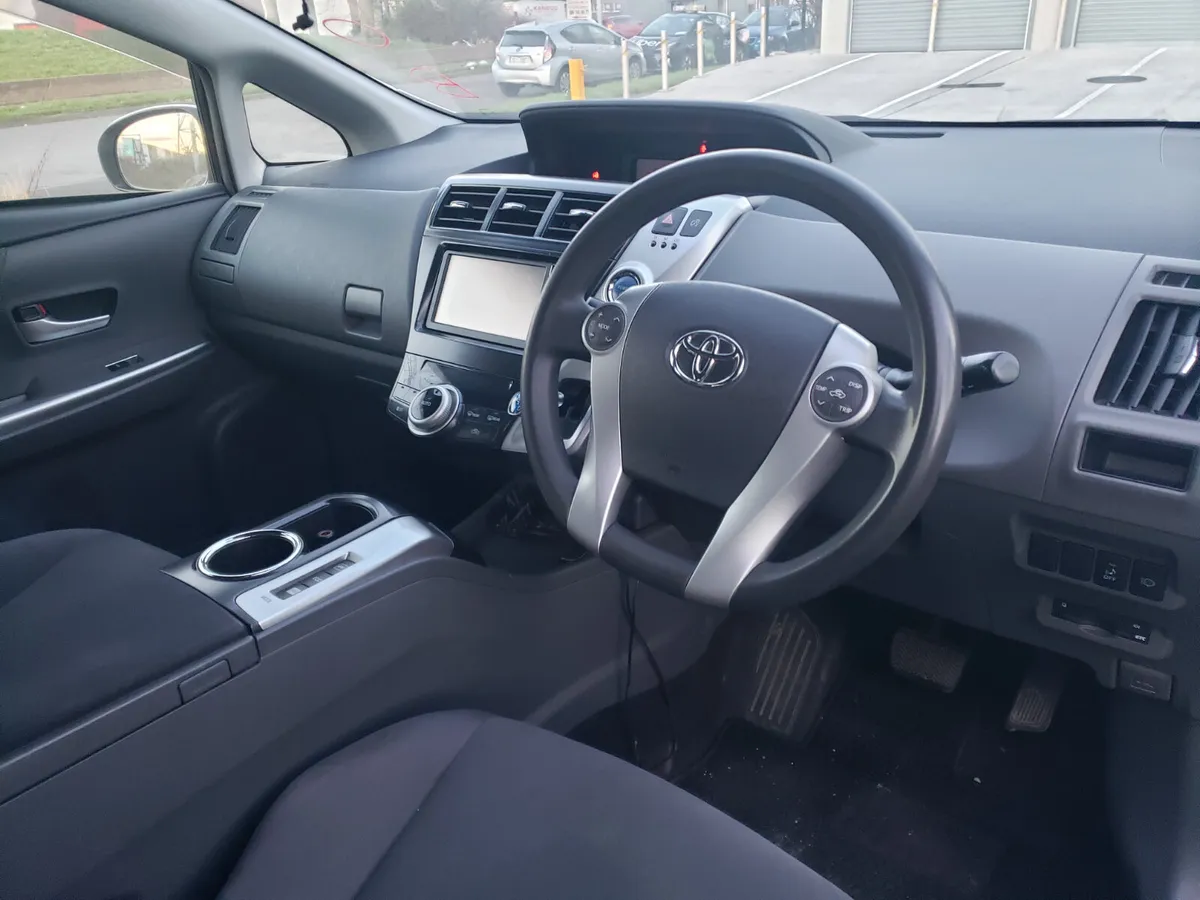 2014 prius alpha7 seater - Image 4
