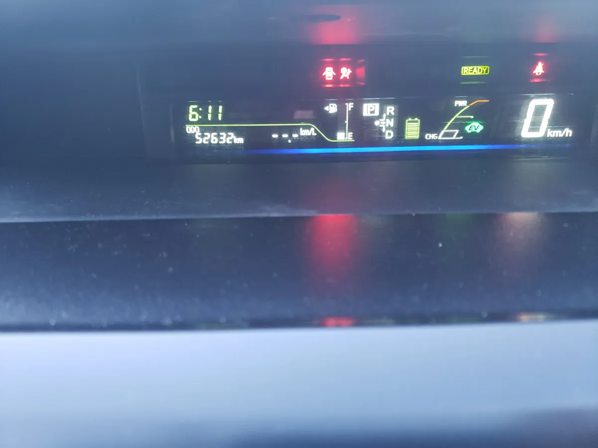 2014 prius alpha7 seater - Image 2