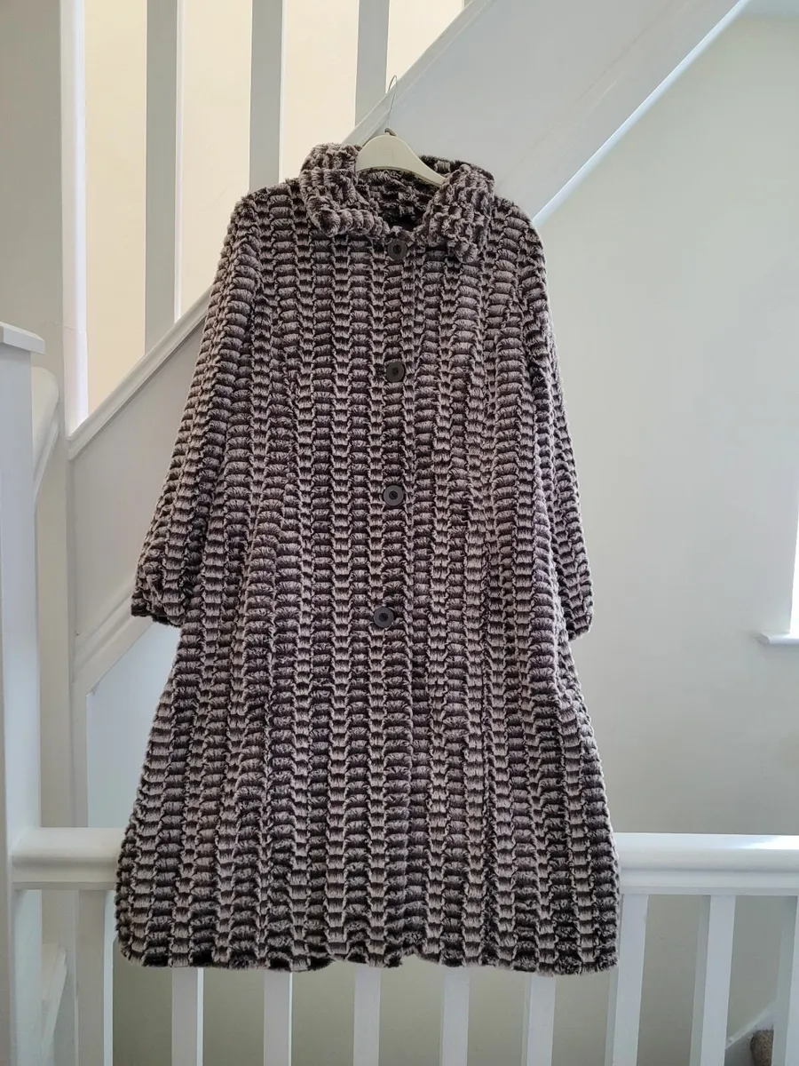 Womens Coat Size 14 - Image 1