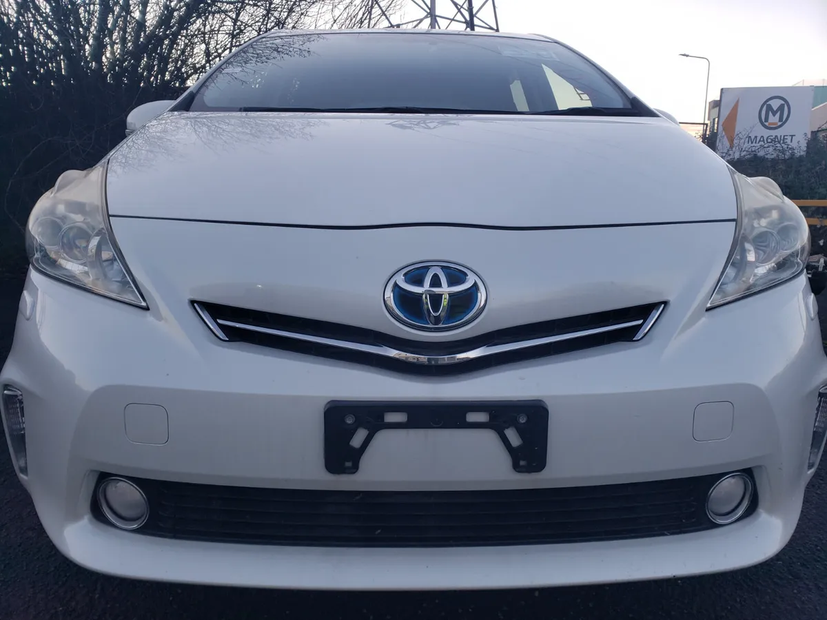 2014 prius alpha7 seater - Image 1