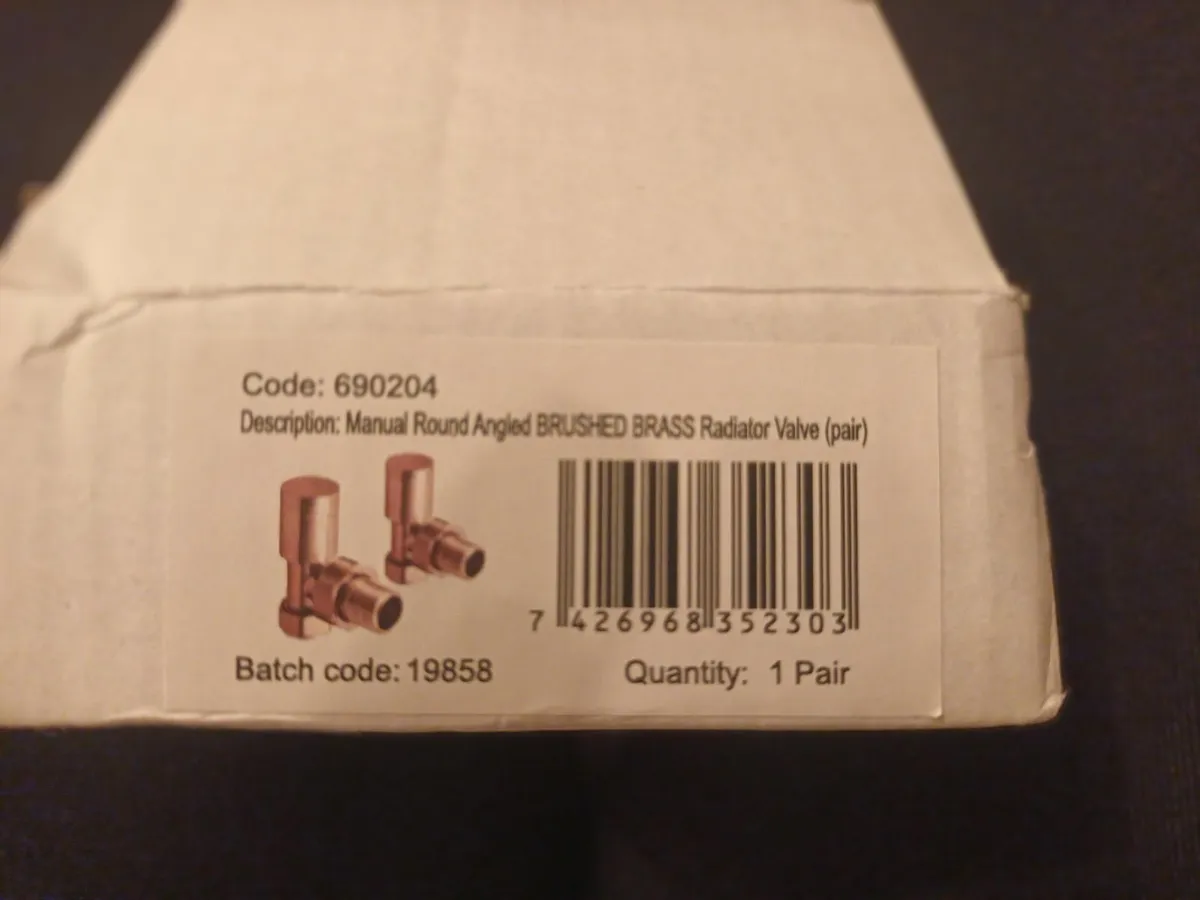 Brushed brass angled radiator valve - Image 2