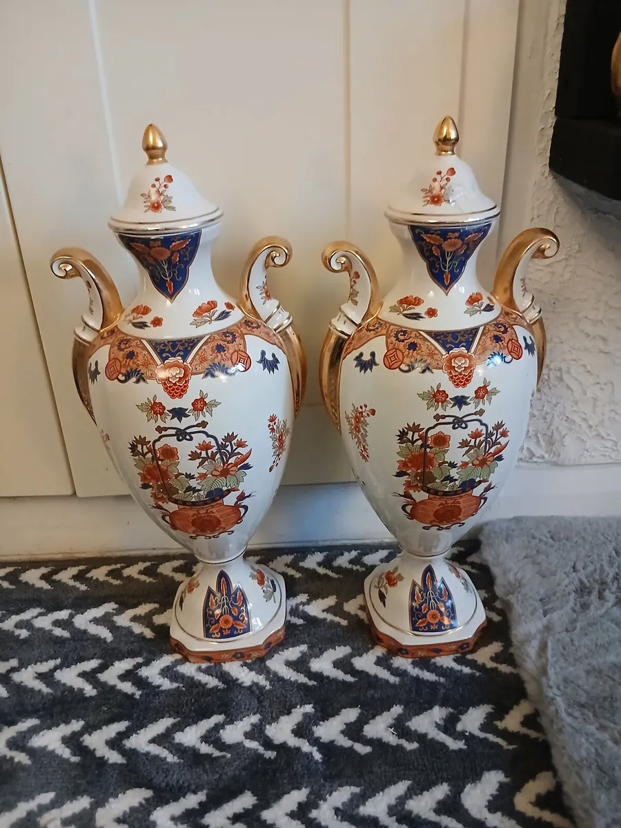 Pair of Large Vintage Chinese Trophy Urns - Image 3