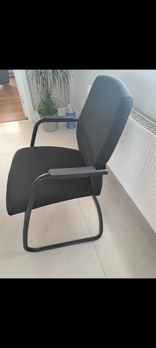 2 heavy black office desk chairs - Image 2
