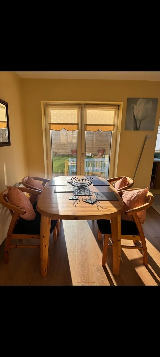 Kitchen table and Chairs - Image 2