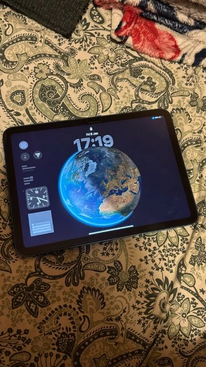 IPad 10th generation blue 64gb - Image 1