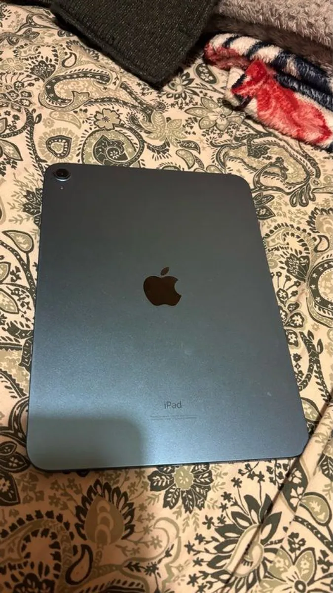 IPad 10th generation blue 64gb - Image 2