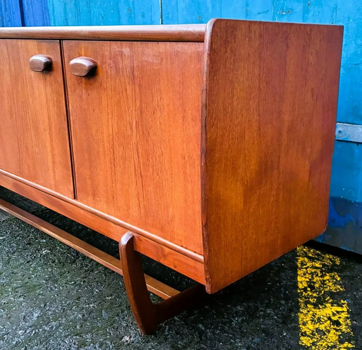 MID CENTURY SIDEBOARD - Image 4