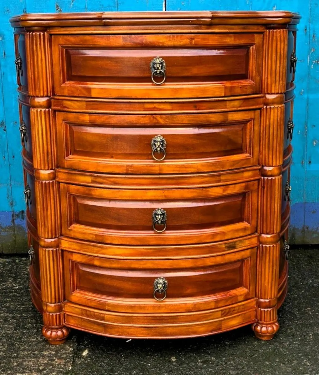 VINTAGE BOW FRONT CHEST OF DRAWERS - Image 1