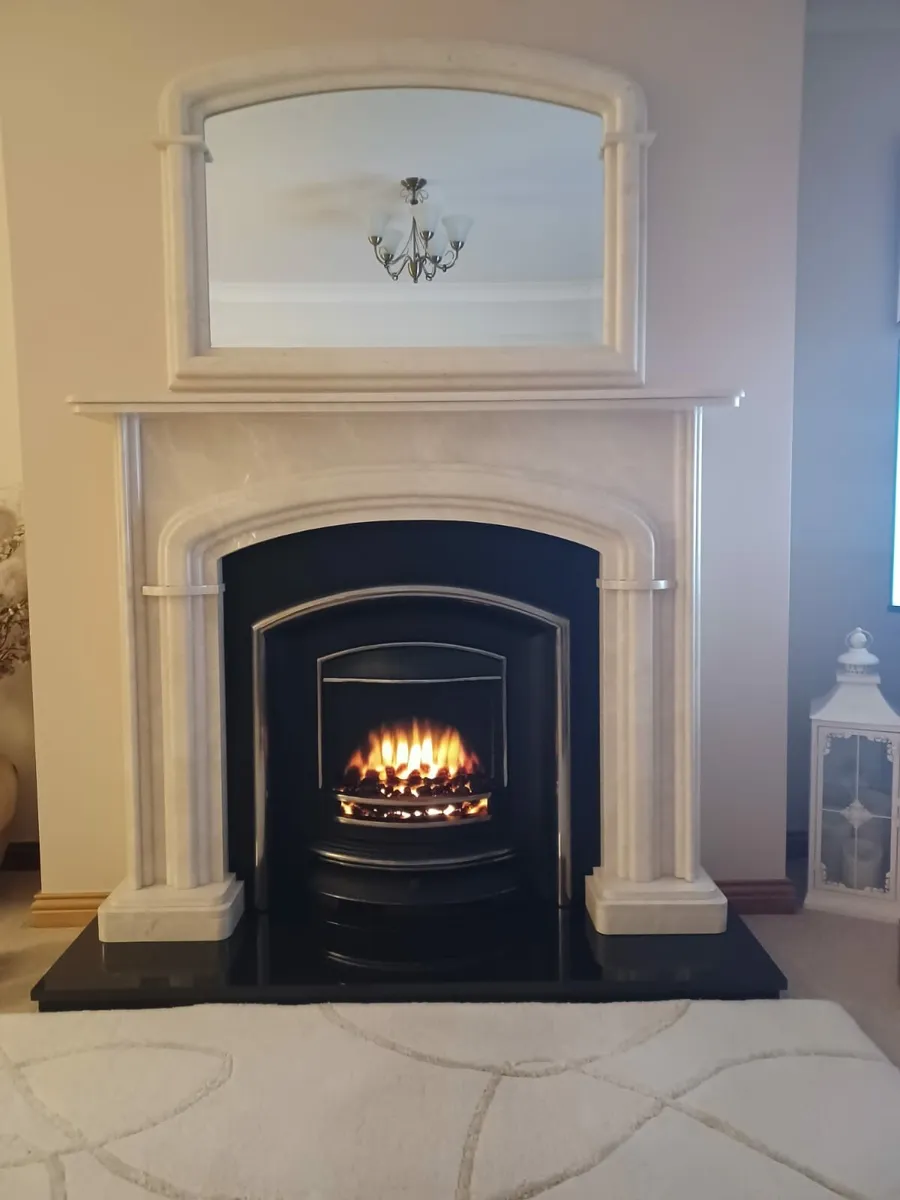 Fireplace and mirror - Image 1