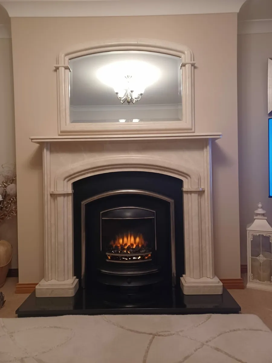 Fireplace and mirror - Image 2