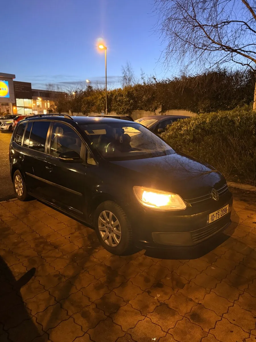 Volkswagen Touran 2010 - Image 1