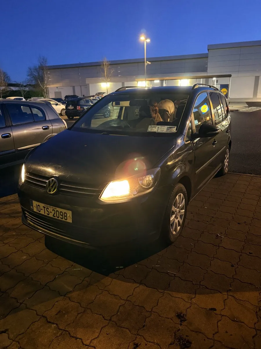 Volkswagen Touran 2010 - Image 2