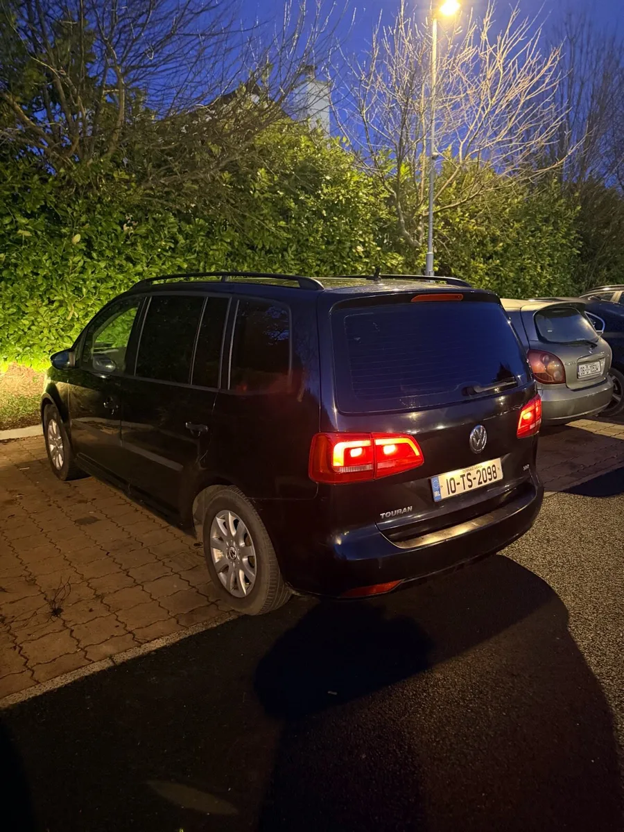 Volkswagen Touran 2010 - Image 3