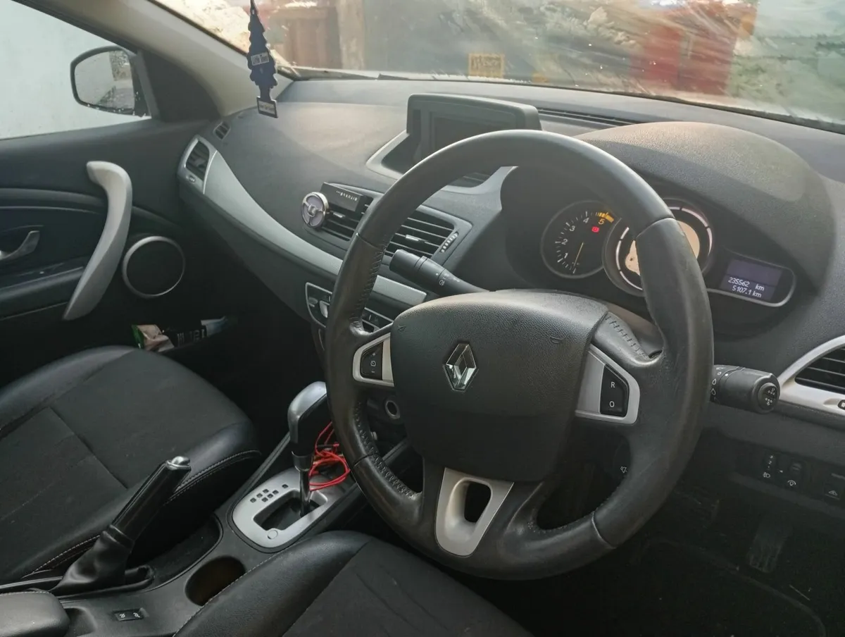 Renault Fluence 2012 - Image 2