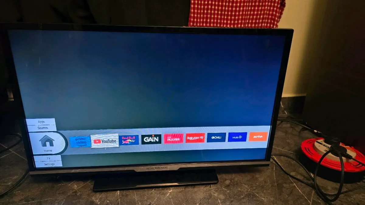 Normende 32inch smart tv working perfect - Image 1