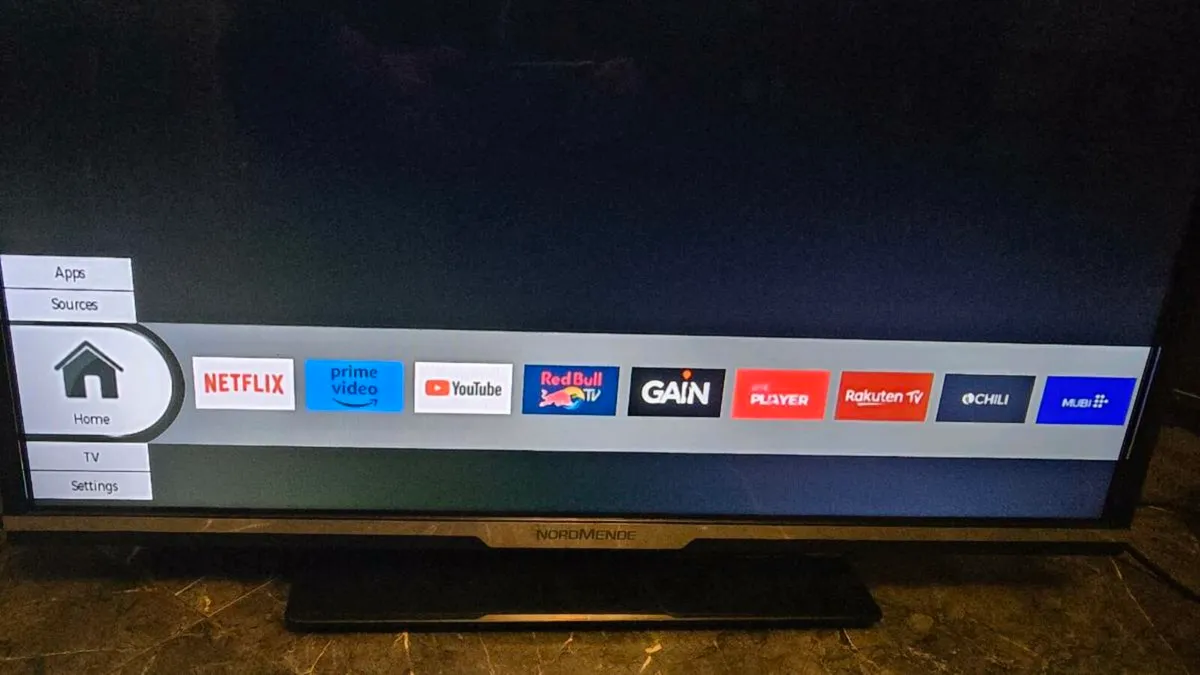 Normende 32inch smart tv working perfect - Image 2