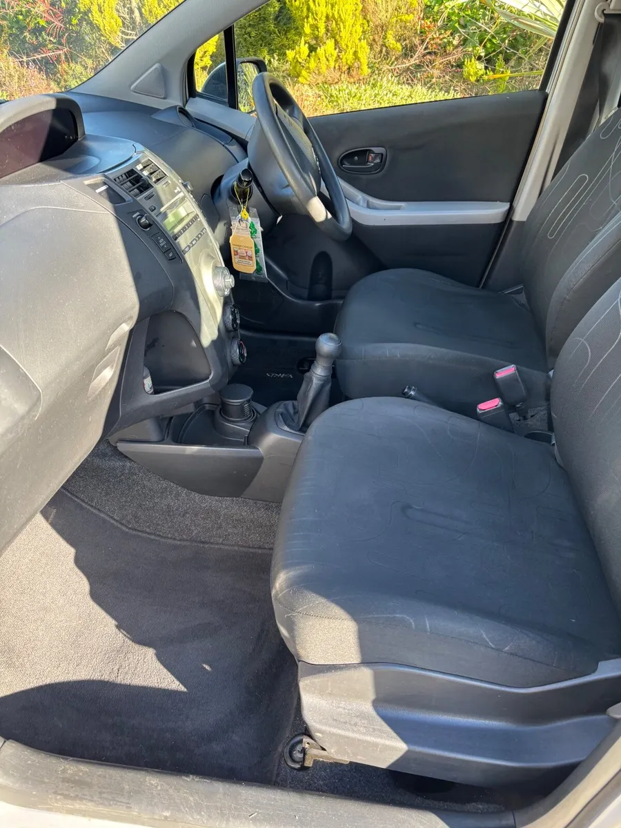 Toyota Yaris 2011 sport (1 lady owner from new) - Image 4