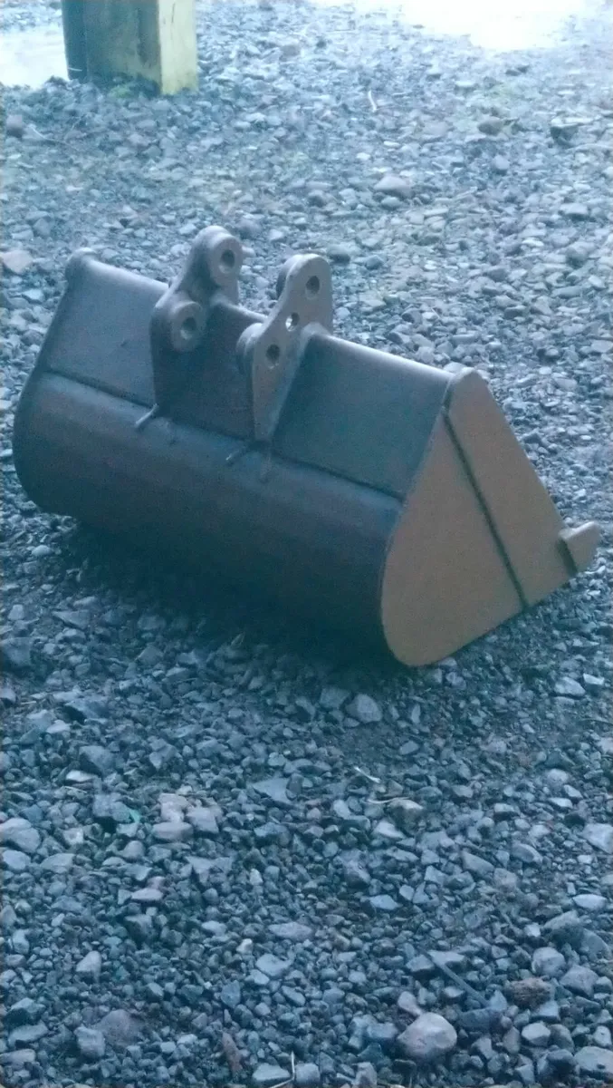 JCB 801 DIGGER BUCKET 25mm pins - Image 2