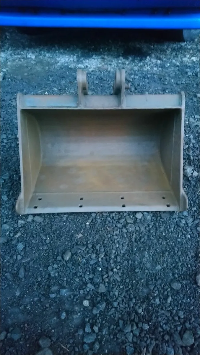 JCB 801 DIGGER BUCKET 25mm pins - Image 3