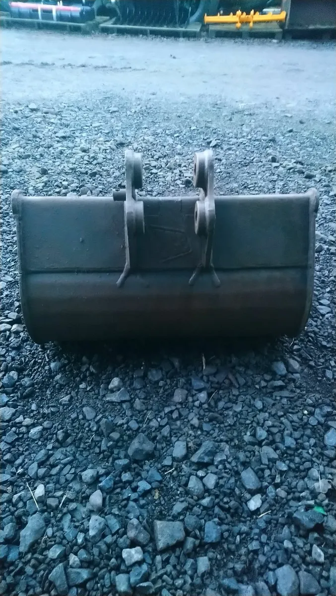 JCB 801 DIGGER BUCKET 25mm pins - Image 4